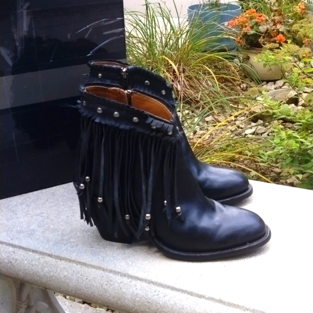 Lucchese Women's Farrah Fringe Bootie, M5038 In Black size 10